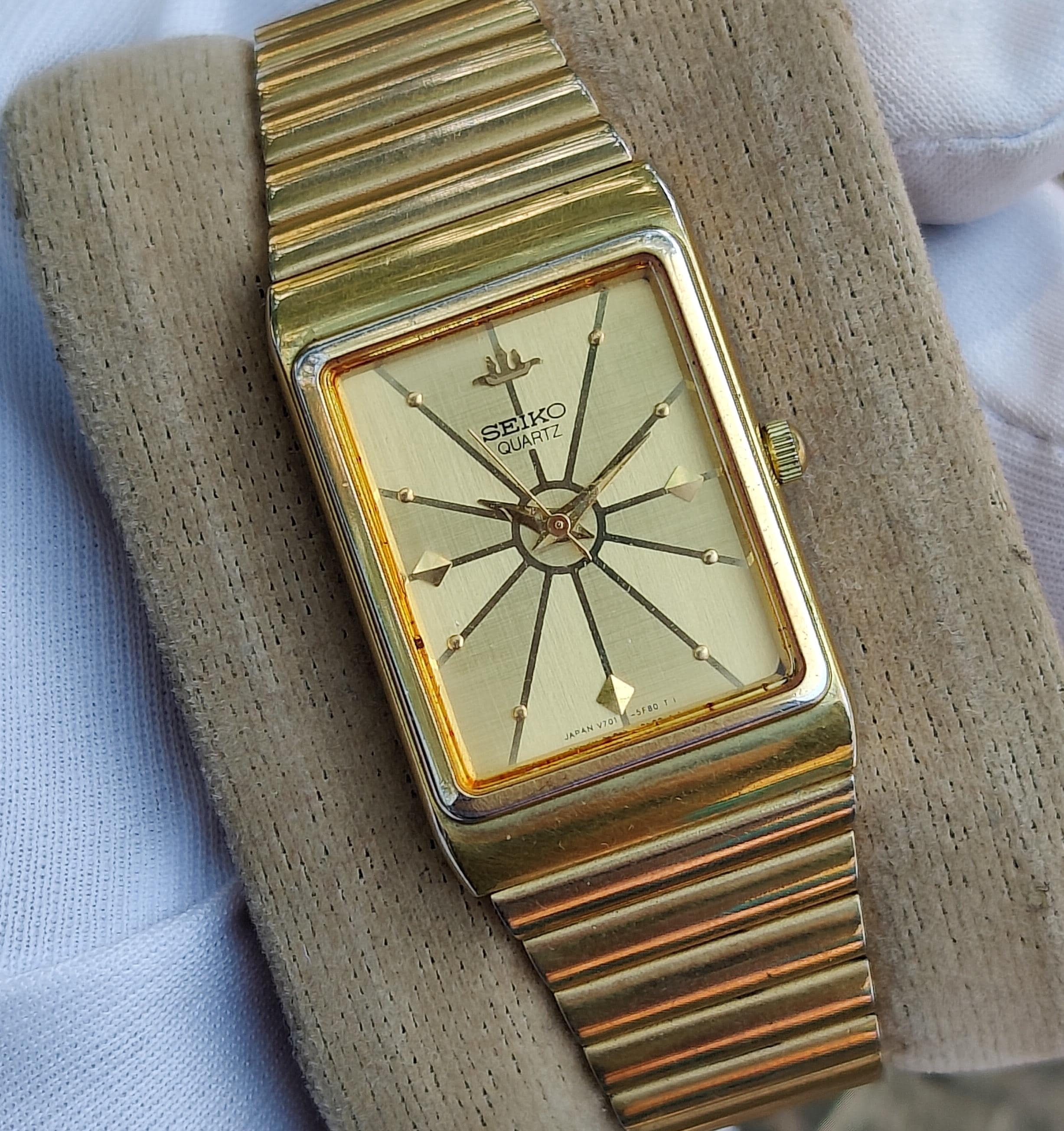 【上品】SEIKO ゴールド クラシック 腕時計 V701-2D50 レディース Seiko v701 - Etsy 日本