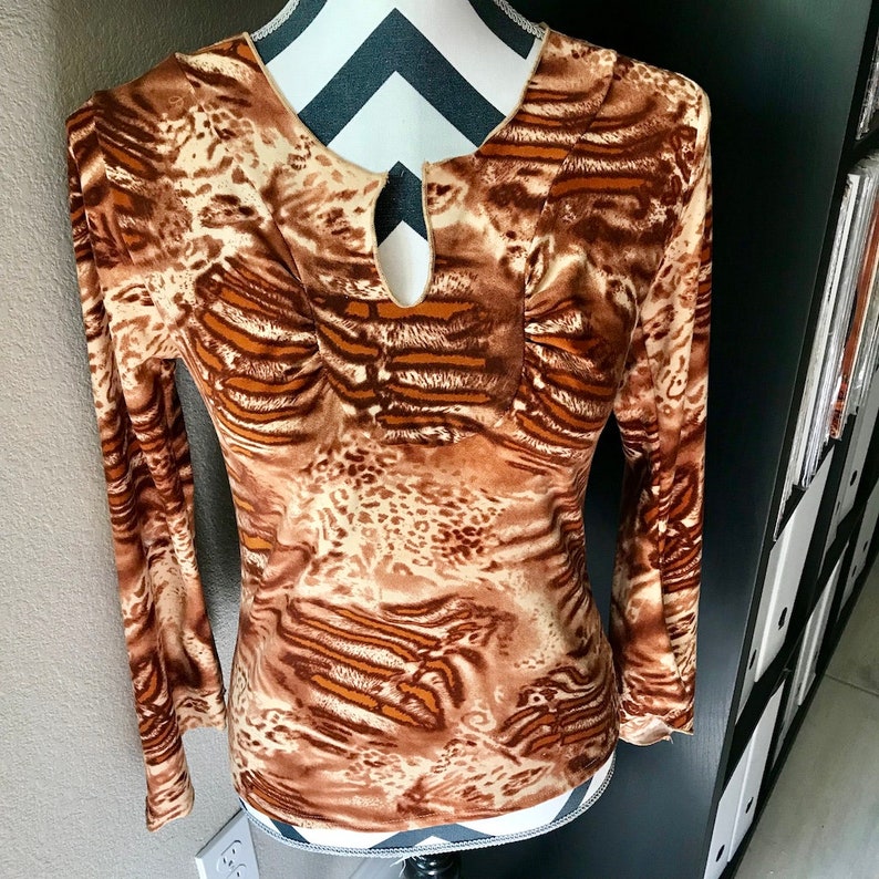 Vintage 1990s Wild Cat Tiger Stripe Lion Leopard Print Trippy Safari Jungle Kawaii Bell Sleeve Top Sz M