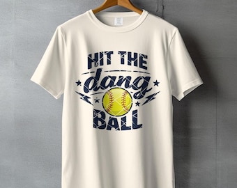 Hit The Dang Ball softbal-T-shirt, Comfort Colors®, Distressed Sports Graphic T-shirt, Game Day-kleding, Daughter Sports-T-shirt, American Flag Coach