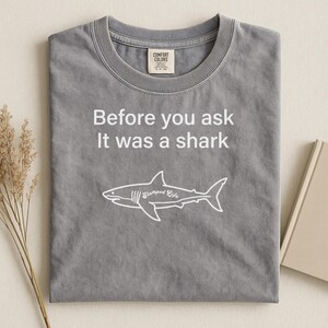 Amputerad innan du frågar det var en haj, rolig amputerad humor, förvirrad livdesign, hajattacköverlevare annat, unikt grafiskt konsttryck