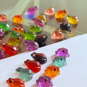 8-100pcs Miniature Resin Frogs – Colorful Terrarium & Fairy Garden Decor (2.7cm) image 16