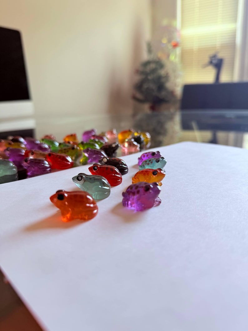 8-100pcs Miniature Resin Frogs – Colorful Terrarium & Fairy Garden Decor (2.7cm) image 15