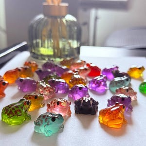 8-100pcs Miniature Resin Frogs – Colorful Terrarium & Fairy Garden Decor (2.7cm) image 11