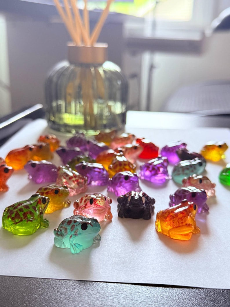 8-100pcs Miniature Resin Frogs – Colorful Terrarium & Fairy Garden Decor (2.7cm) image 11