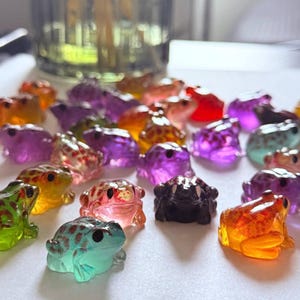 8-100pcs Miniature Resin Frogs – Colorful Terrarium & Fairy Garden Decor (2.7cm) image 2