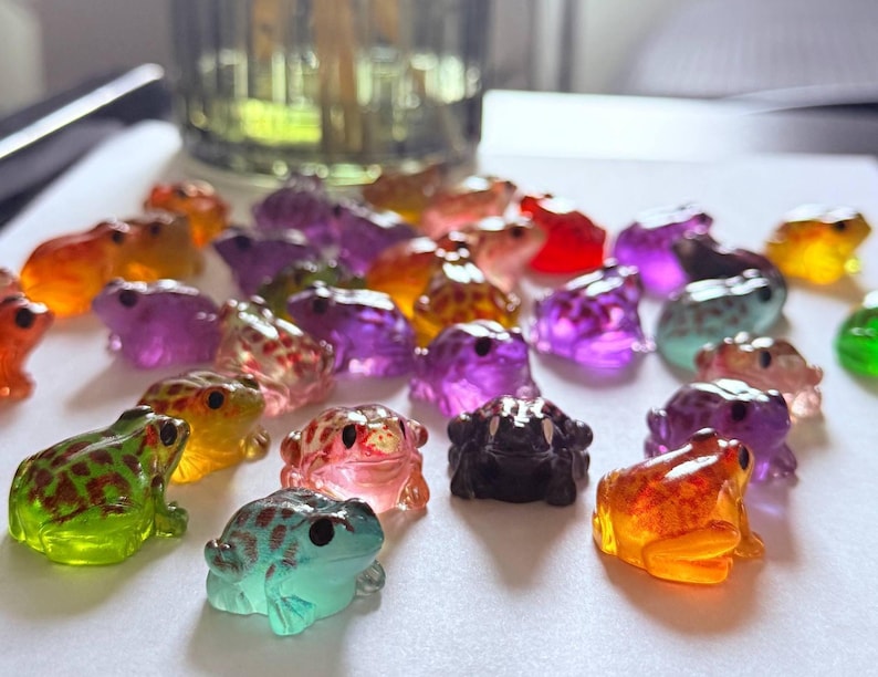 8-100pcs Miniature Resin Frogs – Colorful Terrarium & Fairy Garden Decor (2.7cm) image 2