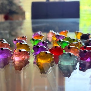 8-100pcs Miniature Resin Frogs – Colorful Terrarium & Fairy Garden Decor (2.7cm) image 13