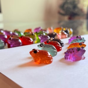 8-100pcs Miniature Resin Frogs – Colorful Terrarium & Fairy Garden Decor (2.7cm) image 4