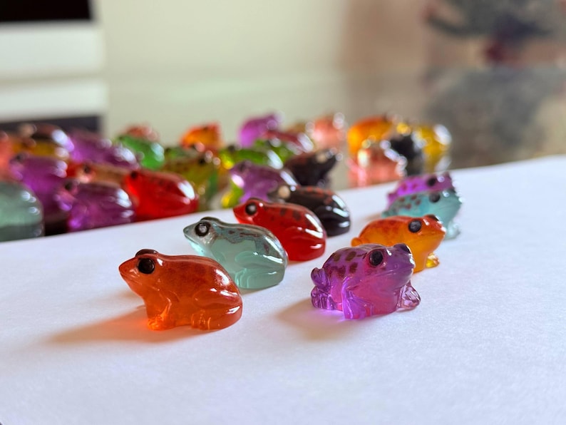 8-100pcs Miniature Resin Frogs – Colorful Terrarium & Fairy Garden Decor (2.7cm) image 1