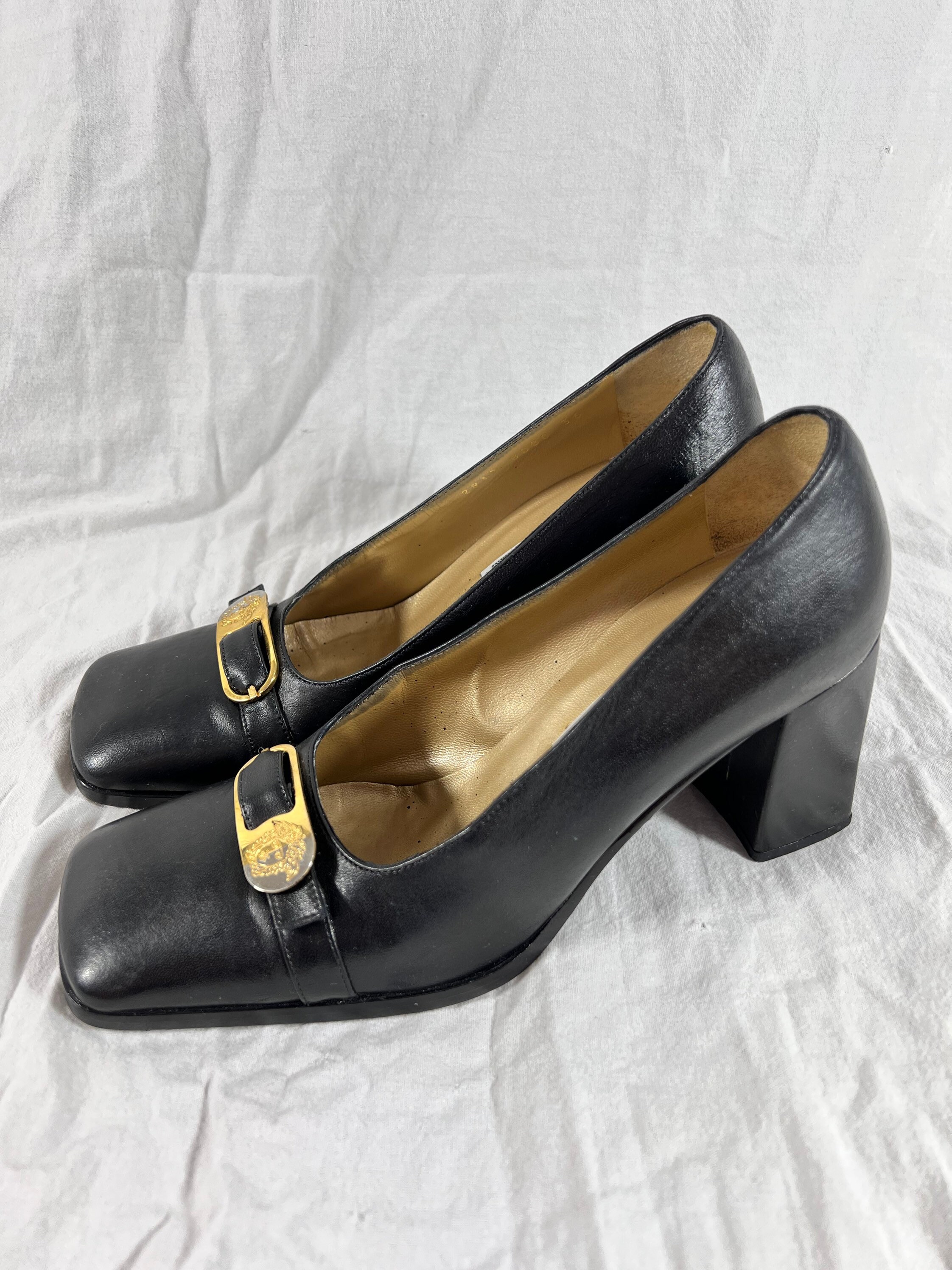 GIANNI VERSACE Vintage Authentic Black Leather Medusa Shoes Size 