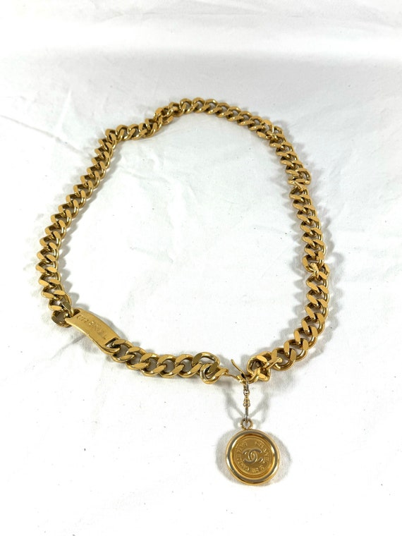 Vintage CHANEL Gold Chain Link Belt with Medallion Charm CHANEL 1980s Vintage Charms Medallion Chain Belt Necklace  main image 4