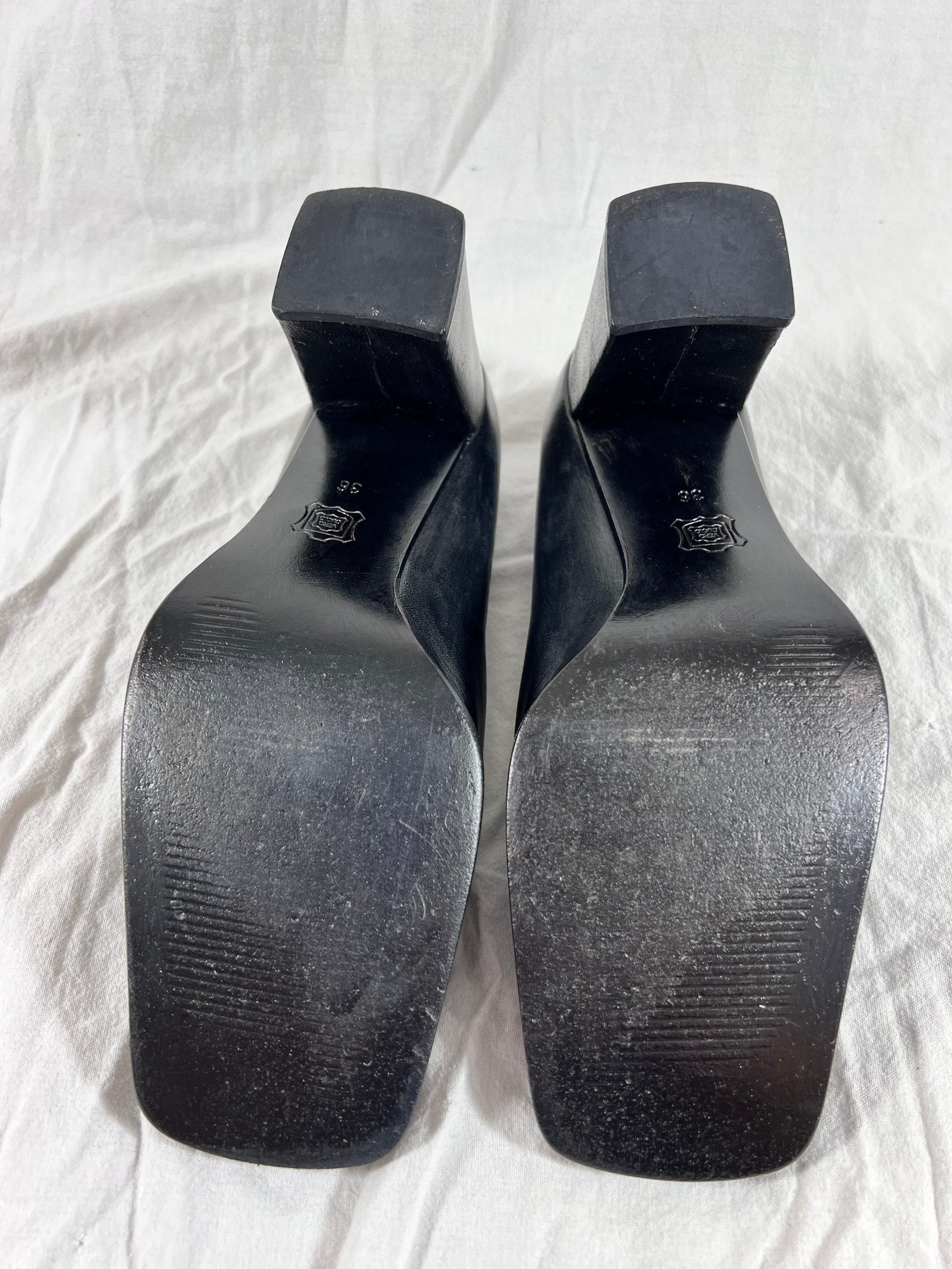 GIANNI VERSACE Vintage Authentic Black Leather Medusa Shoes