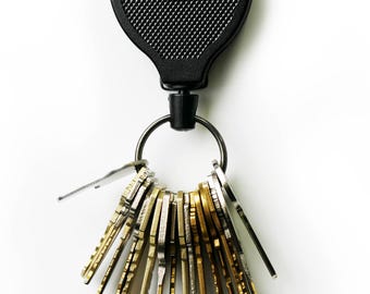 Llavero retráctil de carrete de llave resistente AMBIDEXTROUS con cierre de rótula patentado (clip de cinturón de metal) SUPER48 PLUS en hospital policial