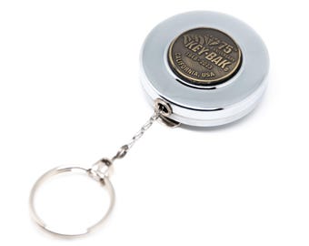 Llavero retráctil original de edición limitada del 75.º aniversario (fabricado en EE. UU.) - Enfermería, oficina, gobierno, estudiantes y personal