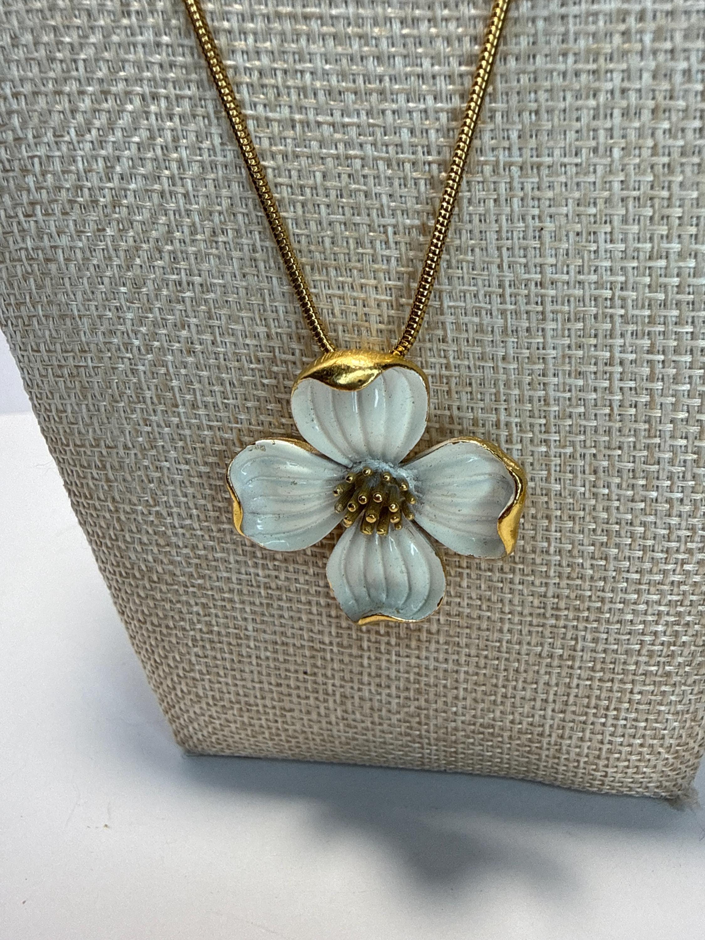 White flower trifari - Etsy 日本
