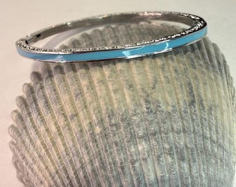 Vintage zilverkleurige scharnierende armband strass steentjes blauw emaille hartdetail stapelbaar