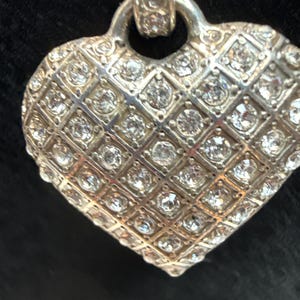 Puede incluir: Un letrero de madera r&uacute;stica con el texto "Welcome to our home" en letras blancas. El letrero presenta un acabado envejecido y un dise&ntilde;o simple y acogedor, perfecto para la decoraci&oacute;n de la entrada.