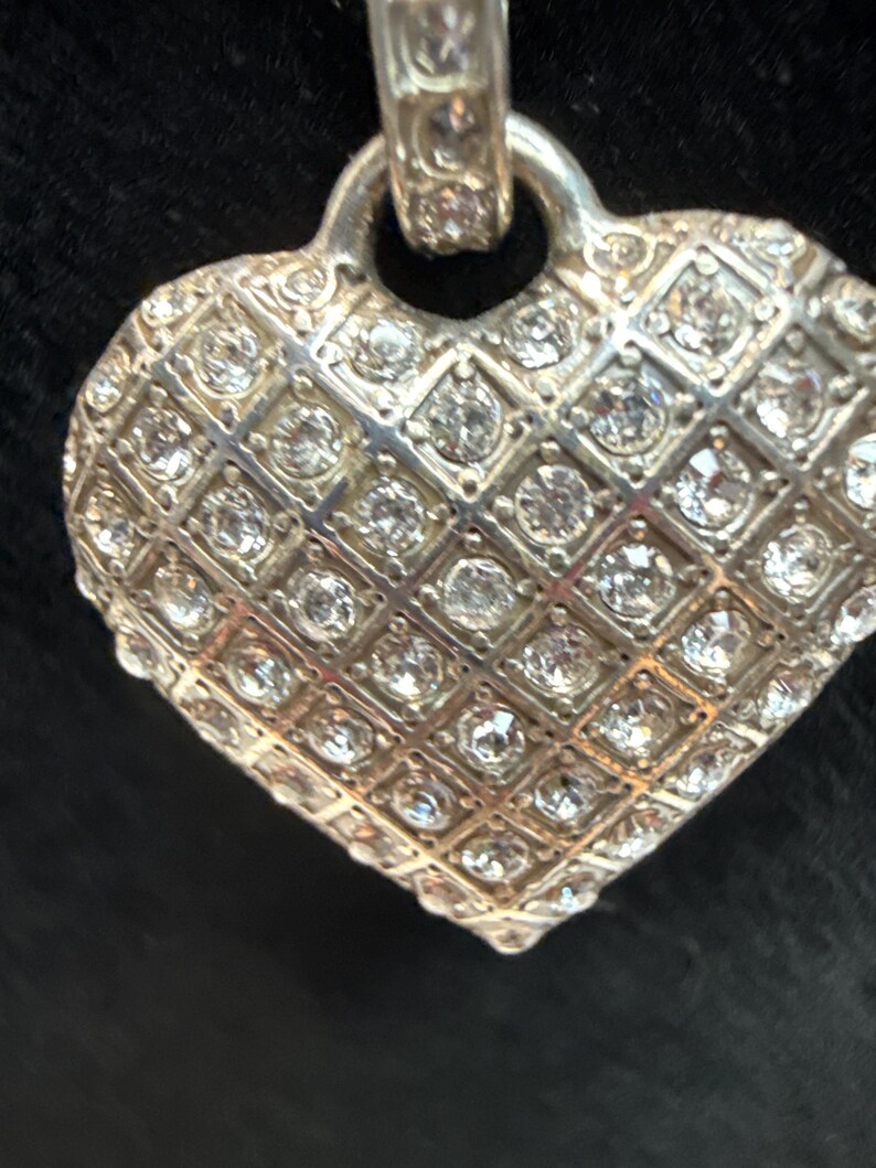 Puede incluir: Un letrero de madera r&uacute;stica con el texto "Welcome to our home" en letras blancas. El letrero presenta un acabado envejecido y un dise&ntilde;o simple y acogedor, perfecto para la decoraci&oacute;n de la entrada.