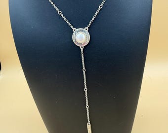 Vintage parelmoer ketting lariat | Zilverkleurige Y-druppelhanger, modernistische bohostijl