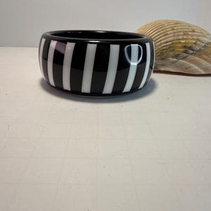 Vintage Black White Striped Bangle Bracelet Chunky Lucite Acrylic Mod Statement Wide 7.75