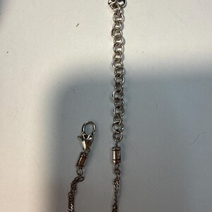 Puede incluir: Un juego de tres tazas de cer&aacute;mica con un acabado moteado y mate. Las tazas son de color crema, gris claro y gris oscuro. Cada taza tiene un dise&ntilde;o simple y minimalista, ideal para caf&eacute; o t&eacute;.