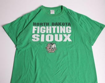 Vintage UND Fighting Sioux Hockey Shirt size L