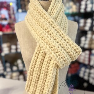 Crochet Pattern and Video Tutorial | Quick and Easy Beginner Scarf in Super Bulky Yarn