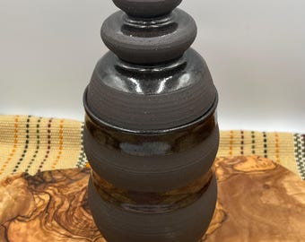 Jarrón del templo / Recipiente de cerámica con tapa hecho a mano / Jarrón de boticario / Almacenamiento para altar / Cerámica de gres / Decoración sagrada