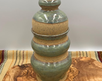 Jarrón del templo / Recipiente de cerámica con tapa hecho a mano / Jarrón de boticario / Almacenamiento para altar / Cerámica de gres / Decoración sagrada