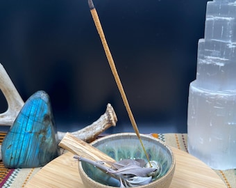 Quemador de incienso de cerámica hecho a mano / Soporte para palo santo / Cuenco para salvia / Cuenco ritual / Decoración de altar / Soporte para incienso de gres