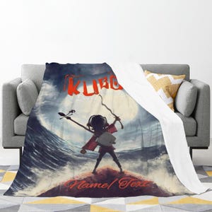 Manta Kubo personalizada con nombre - Regalo para fans de Kubo y las dos cuerdas, manta mágica de origami personalizada, linda decoración japonesa de shamisen imagen 2