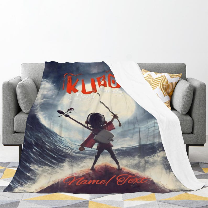 Manta Kubo personalizada con nombre - Regalo para fans de Kubo y las dos cuerdas, manta mágica de origami personalizada, linda decoración japonesa de shamisen imagen 2