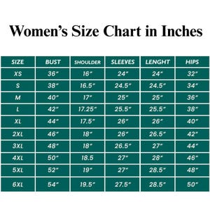 Puede incluir: Tabla de tallas de ropa de mujer en pulgadas, con medidas de busto, hombros, mangas, largo y caderas. Las tallas van de XS a 6XL, con las medidas correspondientes en pulgadas.