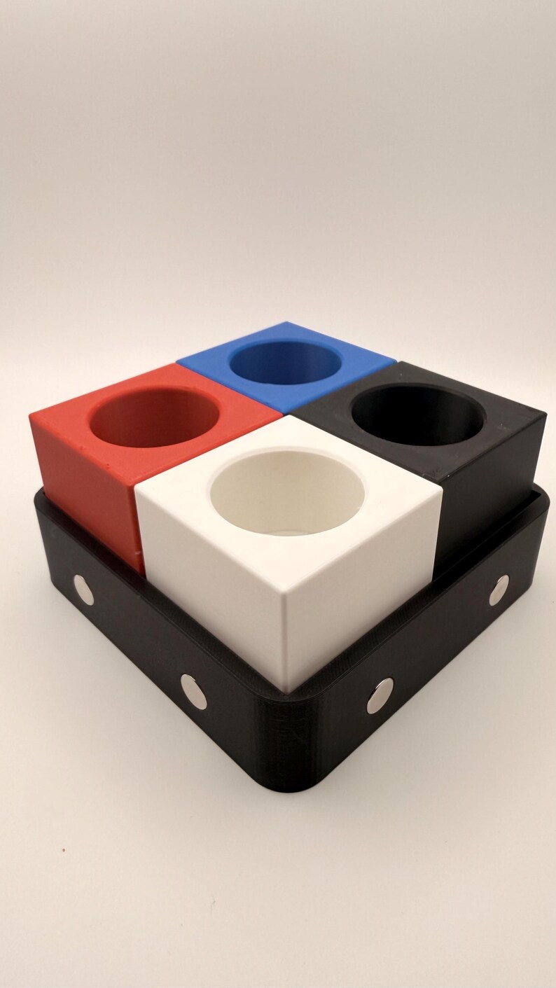 Puede incluir: Un juego de tres tazas de cer&aacute;mica con un acabado mate moteado. Las tazas son de color crema, gris claro y gris oscuro. Cada taza tiene un dise&ntilde;o simple y minimalista, ideal para caf&eacute; o t&eacute;.