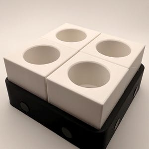 Puede incluir: Un juego de tres cuencos de cer&aacute;mica apilables en tama&ntilde;os graduados. Los cuencos presentan un acabado mate moteado en tonos crema, beige y marr&oacute;n. El cuenco m&aacute;s grande mide aproximadamente 20 cm de di&aacute;metro.