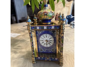 Vintage Chinese cloisonné messing emaille blauwe bloemen mantelwagen klok.