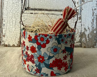 Pappmache Runde Box in Retro 4. Juli Stoff mit Stofffeuerwerk überzogen | Bauernhaus | Landhaus