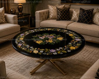 Mesa de centro redonda de mármol negro con incrustaciones florales de pietra dura y detalles en piedra semipreciosa.