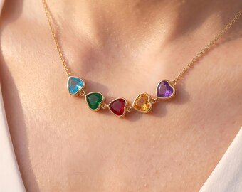 Collar familiar de oro con corazones y piedras de nacimiento personalizados, delicada joyería con piedras preciosas y corazones Muti, regalo significativo para mamá, abuela o dama de honor.