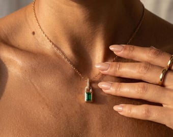Emerald Baguette Necklace, 18k Gold Pendant, Dainty Green Gemstone Jewelry, Minimalist Emerald Jewelry, May Birthstone Gift for Her