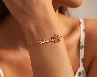 名入れ可能な繊細な花柄ネームブレスレット、18Kゴールドメッキのカスタムデイジーフラワーネームジュエリー、ブライズメイドギフト、彼女のお母さんへのギフト