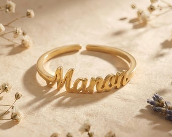 カスタムネームリング、パーソナライズされたゴールドリング、ネームジュエリー、繊細なネームリング、彼女へのギフト、ブライズメイドギフト、ミニマルネームリング、カスタムリング