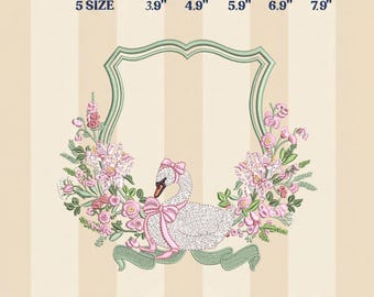 白鳥の花のフレームの機械刺繍デザイン、ピンクの花とリボンのバナーが付いたエレガントな白鳥、保育園のプリンセス刺繍