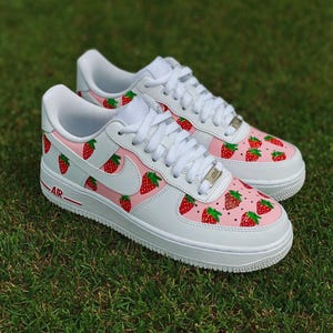 Anpassade AF1 Jordgubb - Rosa Fruktmönster Sneakers, Jordgubbslapp Air Force 1 - Söta Sommarskor, Present till henne