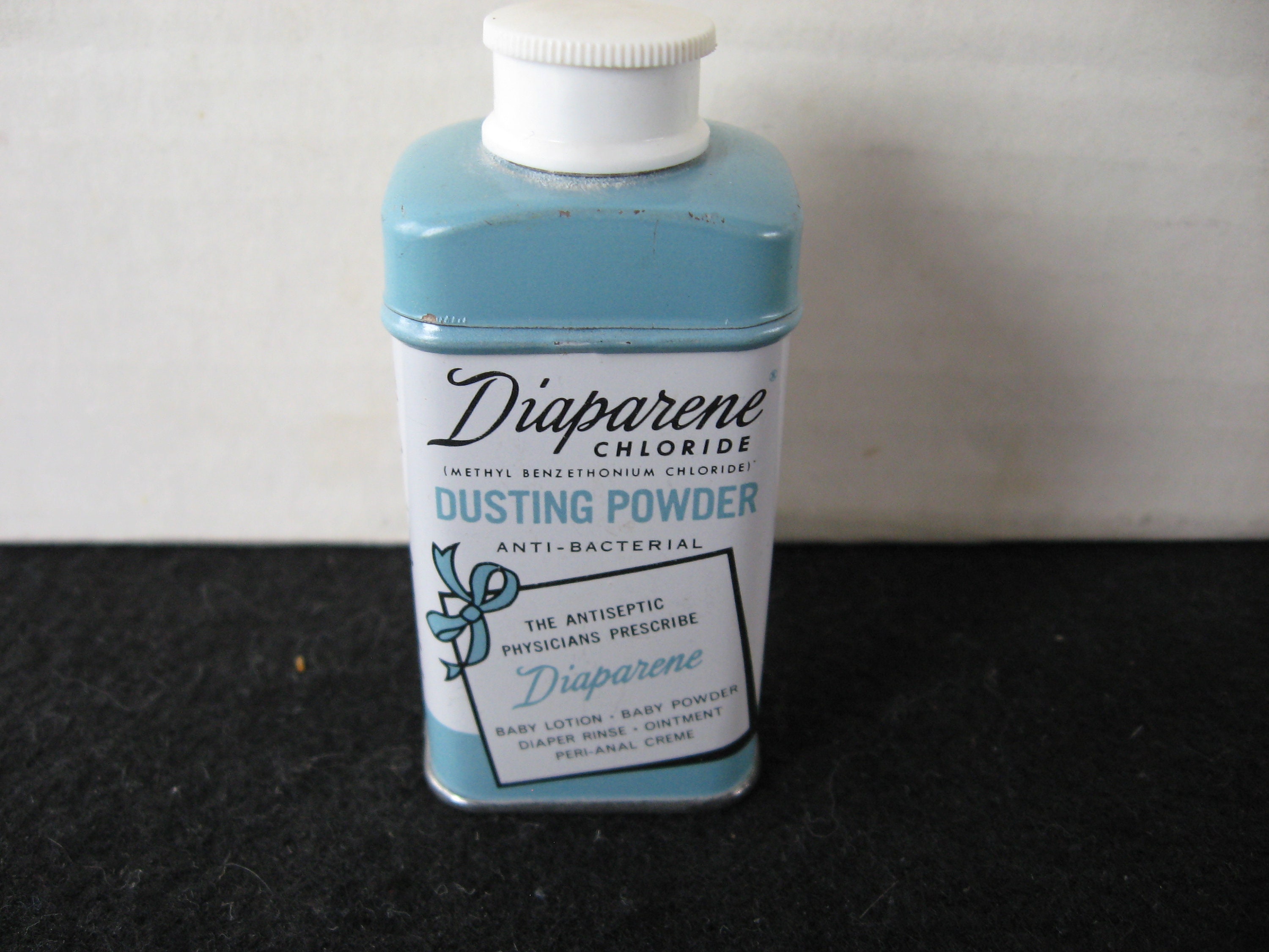 Diaparene hotsell baby powder