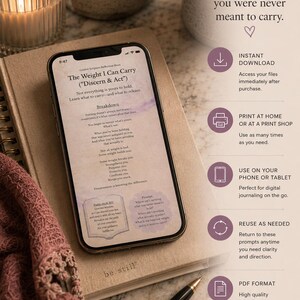 Peut inclure: Un smartphone affiche le texte d'une feuille de r&eacute;flexion guid&eacute;e des &Eacute;critures intitul&eacute;e "Le poids que je peux porter". L'image comprend un journal, un stylo, une bougie et du texte sur les t&eacute;l&eacute;chargements instantan&eacute;s, les options d'impression et la journalisation num&eacute;rique.