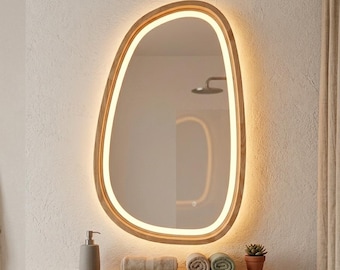 Asymmetrische houten ledspiegel voor badkamer Handgemaakte massief eiken walnoot essenhouten kaptafel met achtergrondverlichting omgevingslicht Hangende entreespiegel