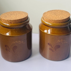 Set di barattoli vintage in gres inglese - Barattoli in ceramica marrone Chesterfield di Pearson