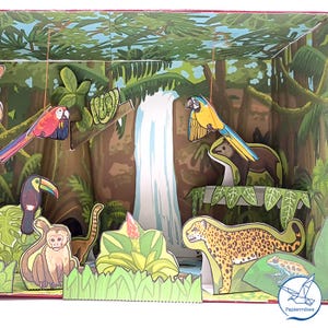 Puede incluir: Un letrero de madera rústico blanco con la palabra "Welcome" en un estilo manuscrito. El letrero tiene un aspecto envejecido y un elemento floral decorativo. El fondo es una textura de madera borrosa.