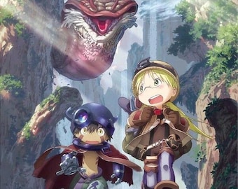 Puede incluir: Portada de DVD de "Made in Abyss" Temporada 1+2 y 3 películas. La portada presenta dos personajes de anime con atuendos de explorador, un gran monstruo y el texto del título. El fondo muestra un paisaje montañoso.